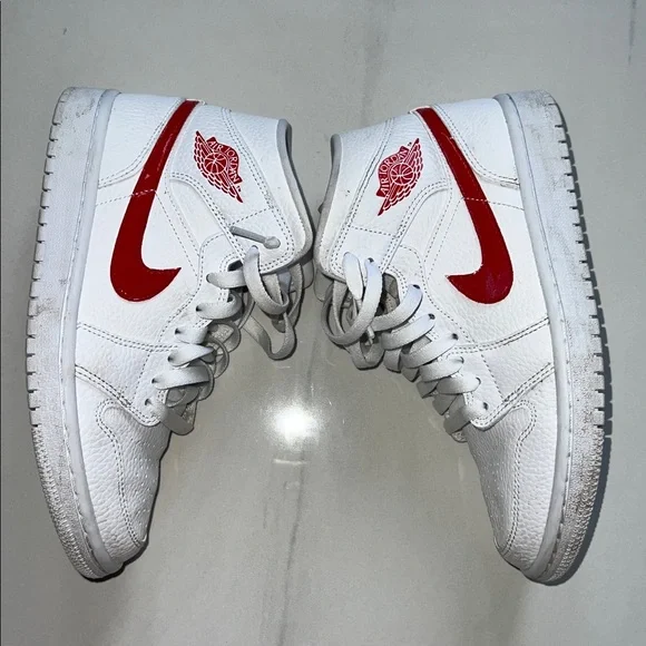 Women’s Nike Jordan 1 Mid White University Red Size 7 - GREAT CONDITION - Picture 4 of 7